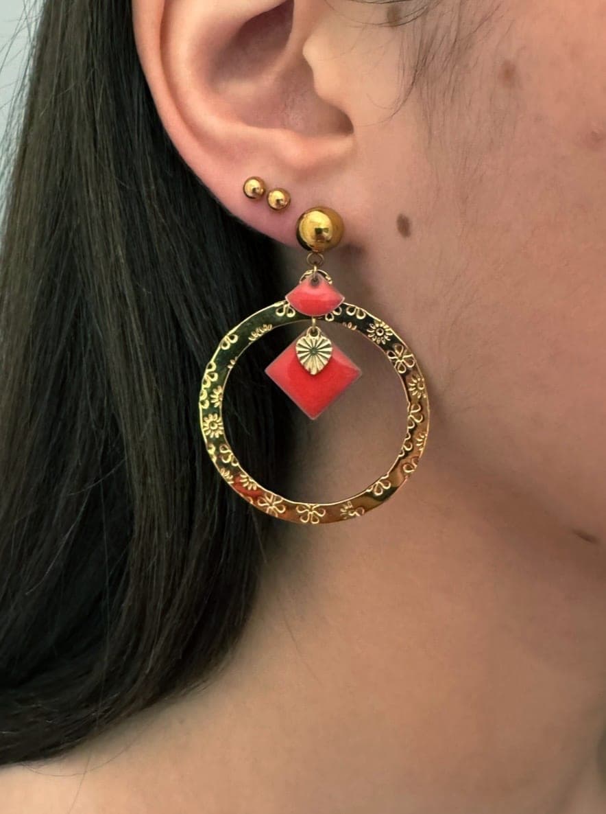 Créoles, boucles d'oreilles fait main portées, La Coquette